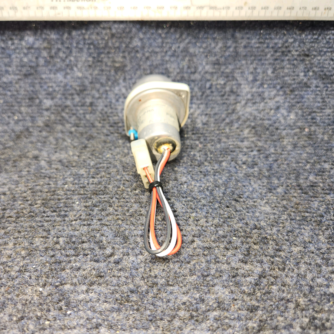 Used aircraft parts for sale, A430 WHELEN CESSNA 172K STROBE LIGHT ASSEMBLY (VOLTS: 14)