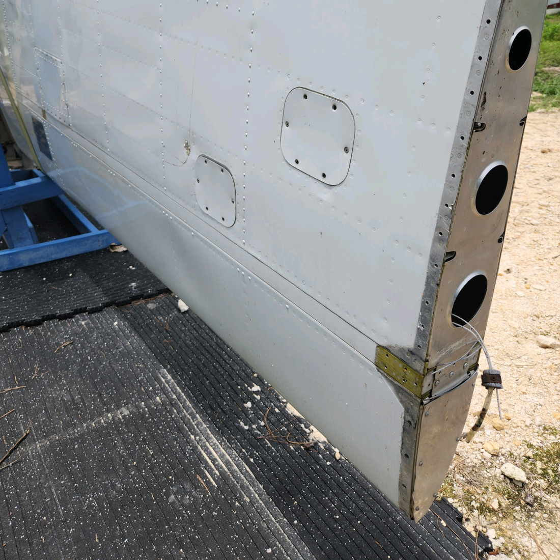 Used aircraft parts for sale, 96-110005-610 BEECHCRAFT 95-55B RH WING ASSY-"SEE PHOTOS FOR DETAIL" - SOLD COMPLETE OR PARTS OF WING.