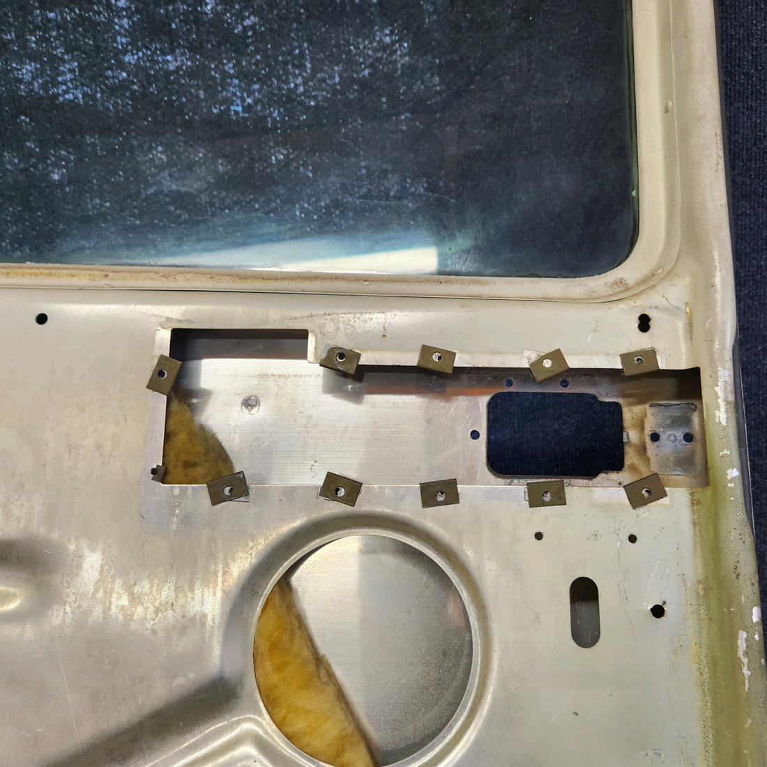 Used aircraft parts for sale, 0511460-34 CESSNA 172K CABIN DOOR STRUCTURE RH