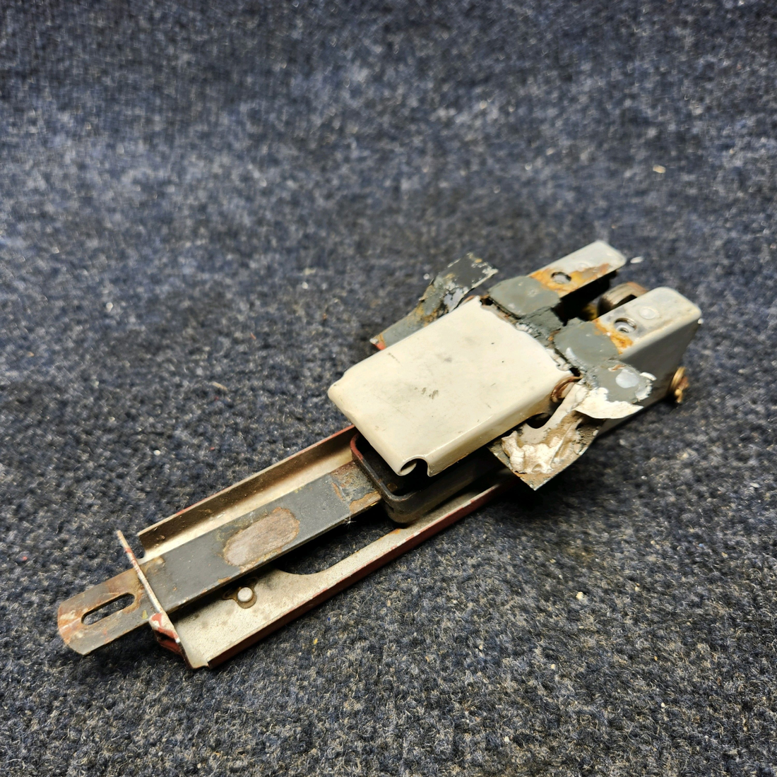 Used aircraft parts for sale, 68188-000 PIPER PA28-140 PA28 / PA32 CABIN DOOR LATCH ASSEMBLY