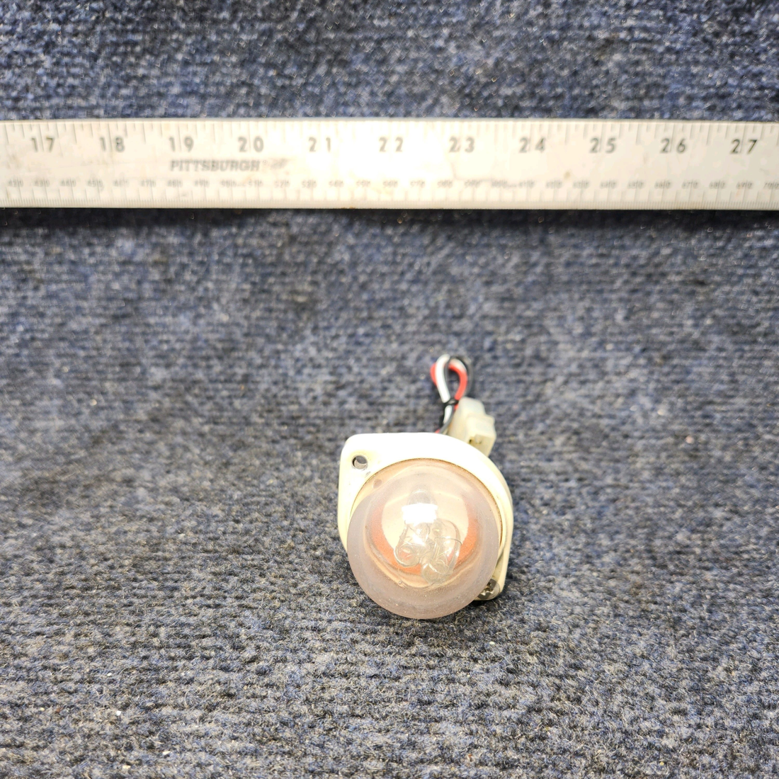 Used aircraft parts for sale, A430 WHELEN CESSNA 172K STROBE LIGHT ASSEMBLY (VOLTS: 14)