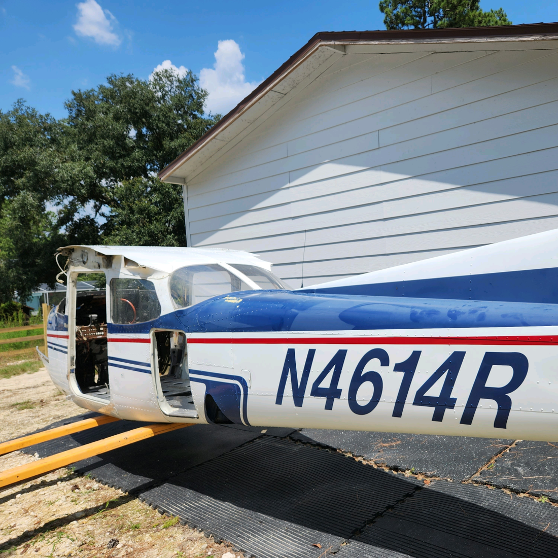 Used aircraft parts for sale, FUSSELAGE CESSNA C172RG CESSNA 172RG FUSSELAGE DATA PLATE/LOOK BOOK BELLY LAND/MLG BRACKET.