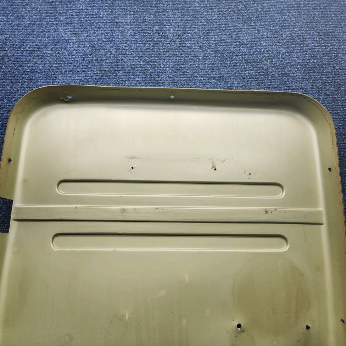 Used aircraft parts for sale, 0715079-7 CESSNA 172K BAGGAGE DOOR COVER