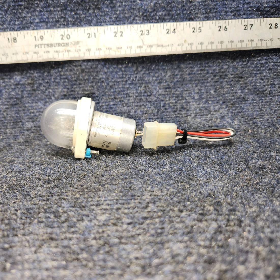 Used aircraft parts for sale, A430 WHELEN CESSNA 172K STROBE LIGHT ASSEMBLY (VOLTS: 14)