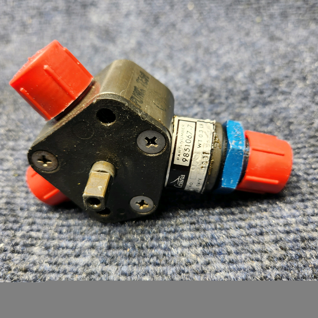 Used aircraft parts for sale, 9851067-7 CESSNA C172RG FUEL SELECTOR VALVE ASSEMBLY