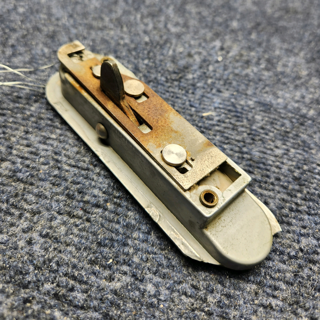 Used aircraft parts for sale, H2532-6 Beechcraft C23 SUNDOWNER CABIN DOOR LATCH ASSEMBLY RH W/ KEY