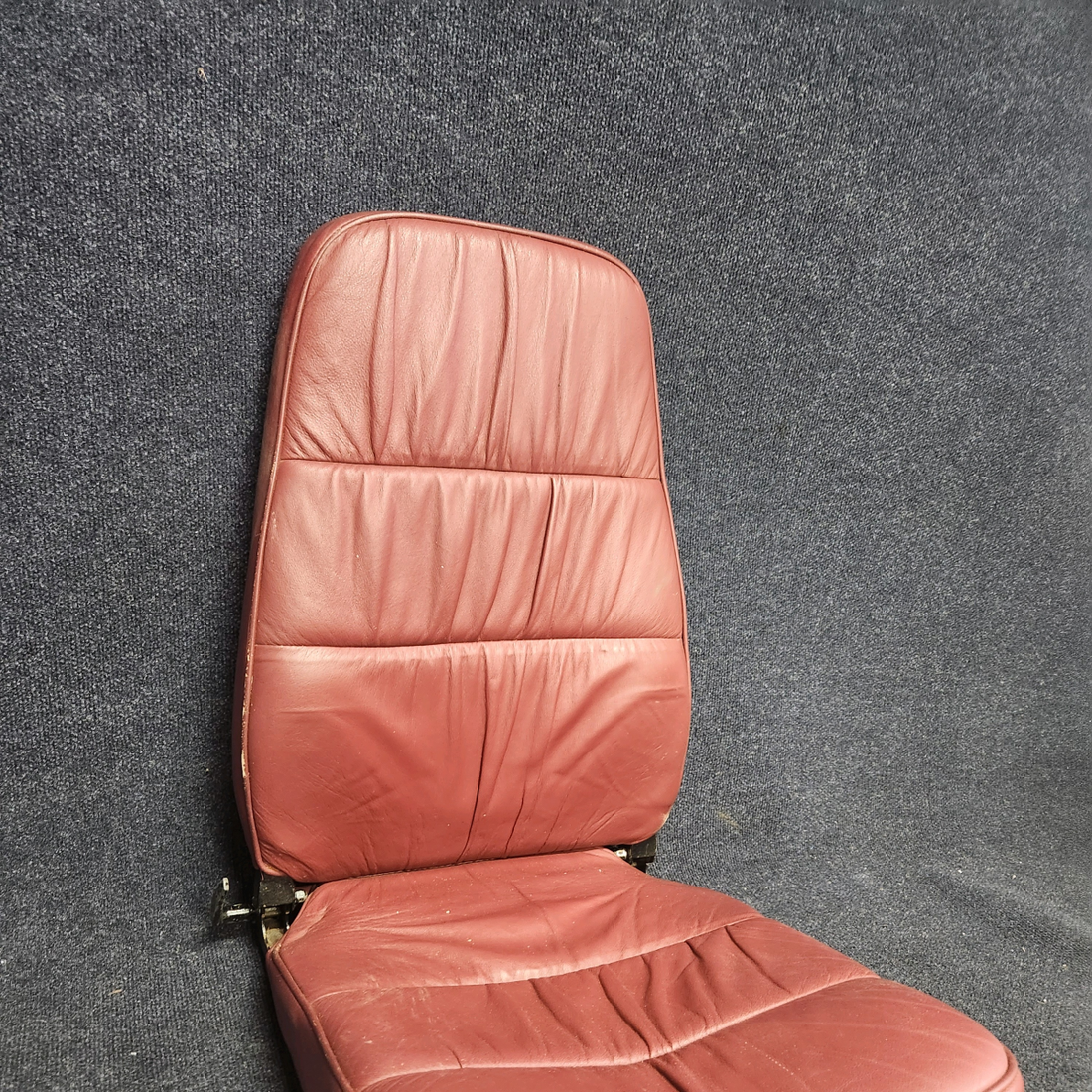 Used aircraft parts for sale, 96827-034 Piper PA32RT-300 PASSENGER SEAT CENTER RH REAR FACING