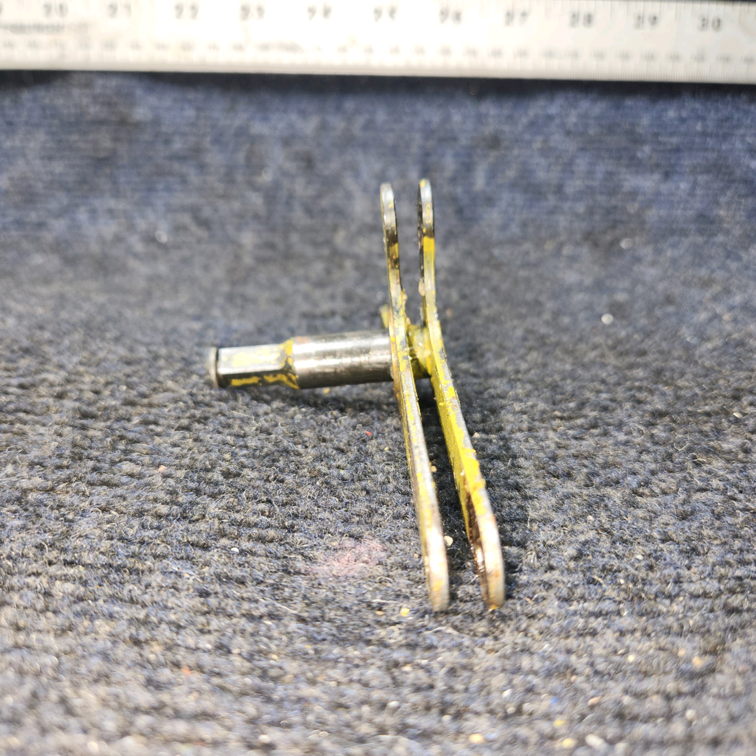 Used aircraft parts for sale, 310298-501 Mooney M20J Cabin Door Latch Handle Shaft – Inside