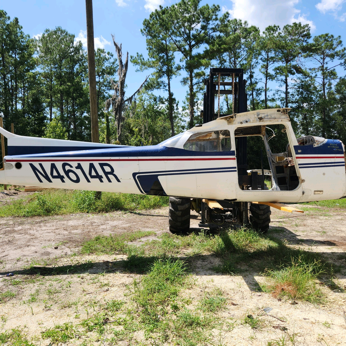 Used aircraft parts for sale, FUSSELAGE CESSNA C172RG CESSNA 172RG FUSSELAGE DATA PLATE/LOOK BOOK BELLY LAND/MLG BRACKET.