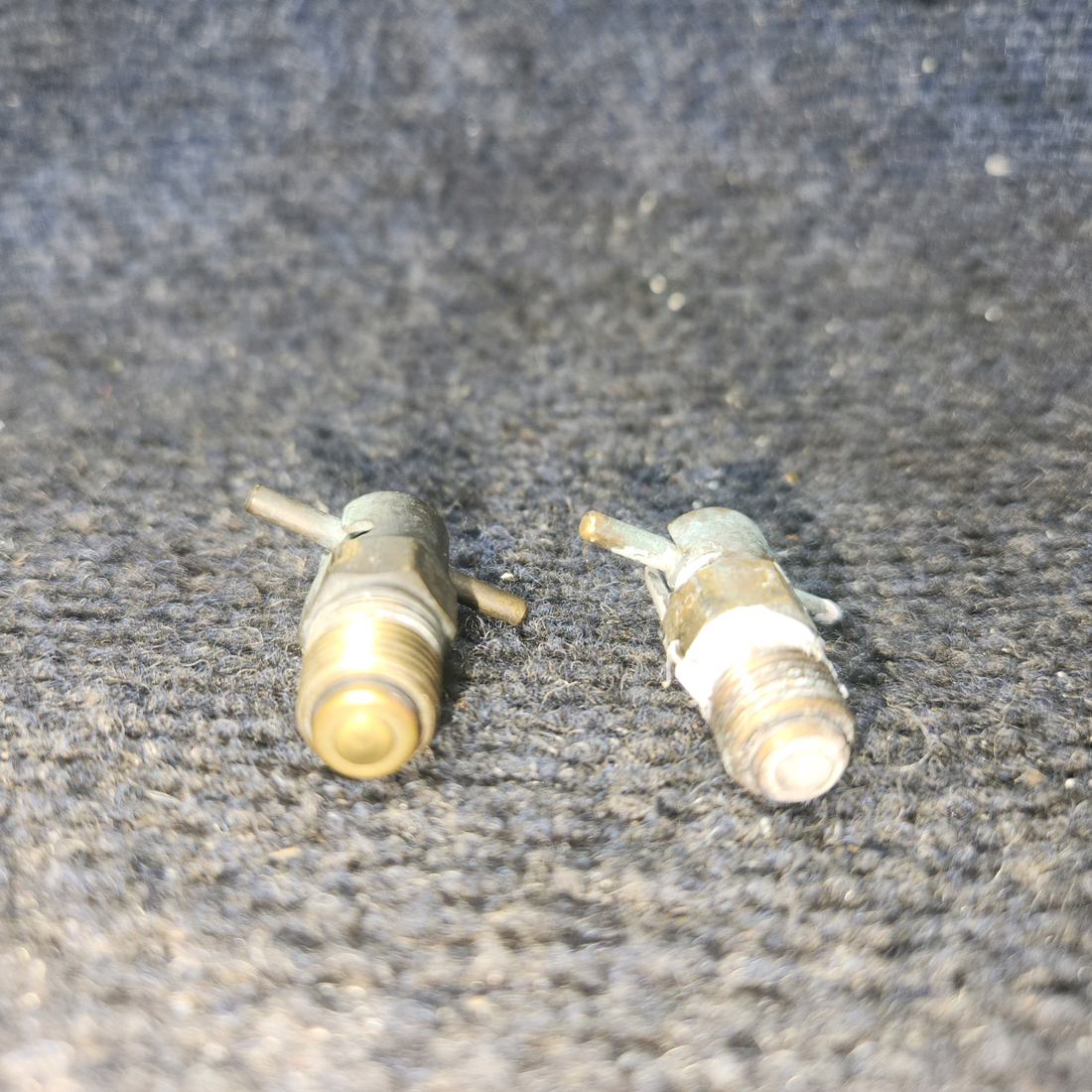 Used aircraft parts for sale, 492-022 Piper PA28-161 Fuel Drain Valve - Set of two