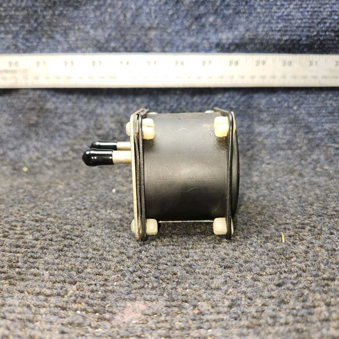 Used aircraft parts for sale, 1G10-1 Airborne Piper PA28-161 Gyro Suction Indicator