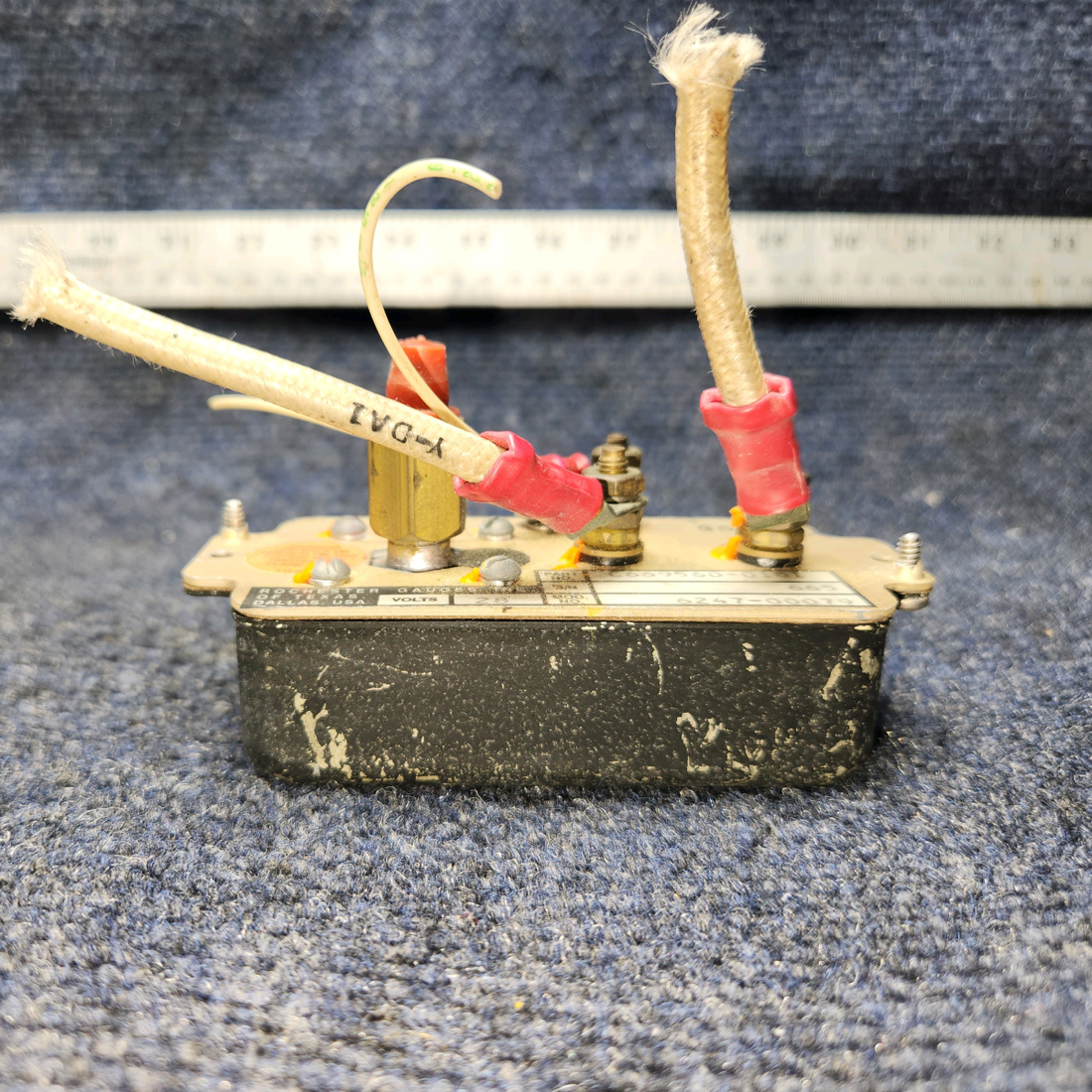 Used aircraft parts for sale, C669560-0101 Rochester Cessna 172RG AMMETER-OIL PRESSURE CLUSTER 21-32V