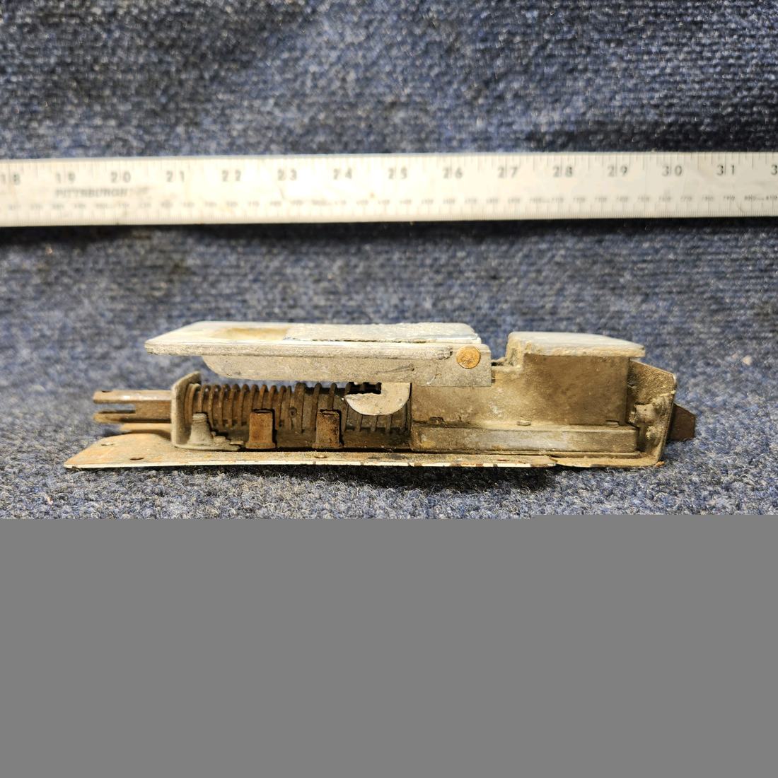 Used aircraft parts for sale, 0517012-8 Cessna 172RG Cabin Door Latch Assy R/H