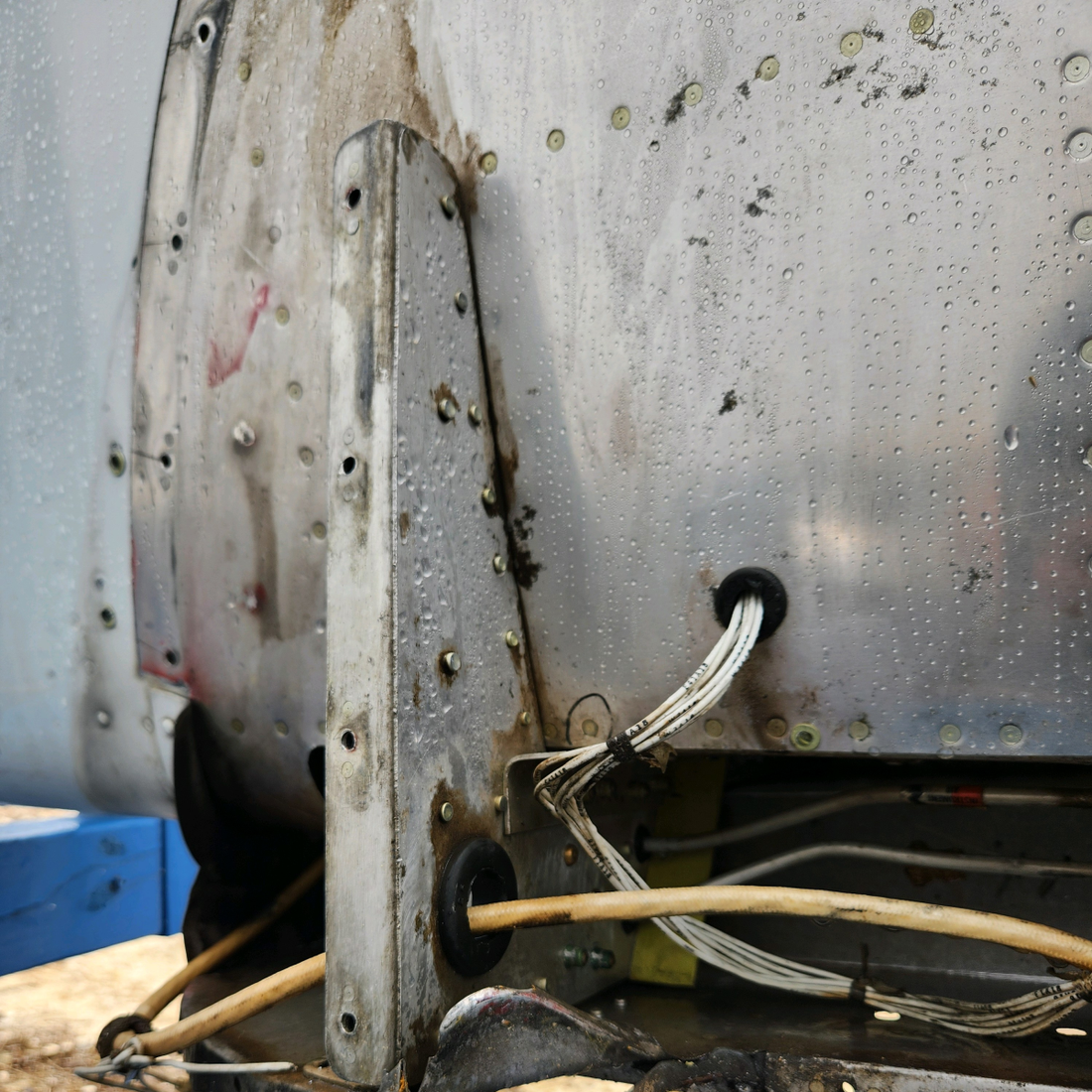 Used aircraft parts for sale, 96-110005-609 BEECHCRAFT 95-55B LH WING ASSY-"SEE PHOTOS FOR DETAIL" - SOLD COMPLETE OR PARTS OF WING.