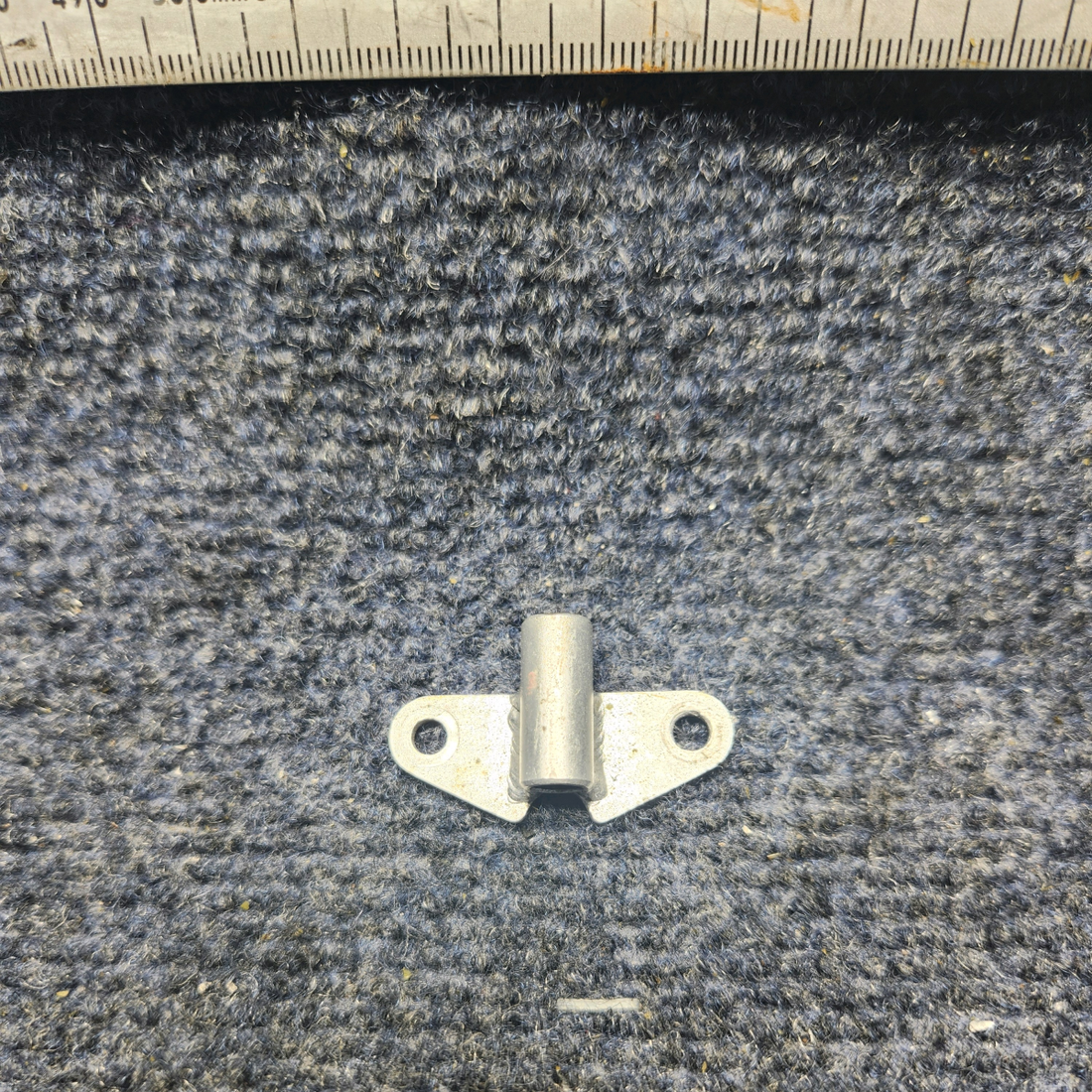 Used aircraft parts for sale, 310077-000 Mooney M20J BAGGAGE DOOR HINGE BRACKET
