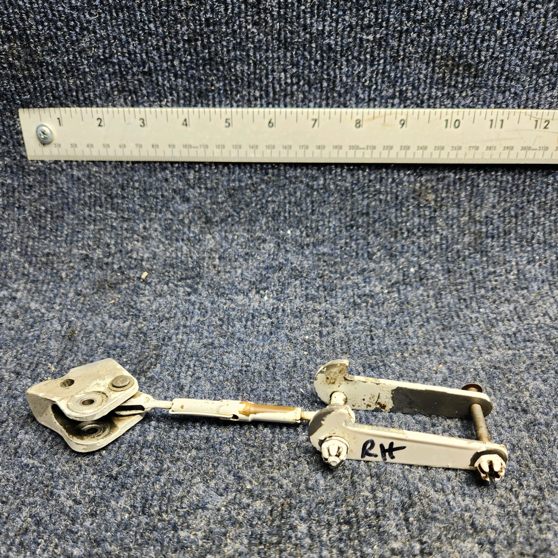 Used aircraft parts for sale, 67031-003 Piper PA32RT-300 RH GEAR RETRACTION FITTING / AND HOOK