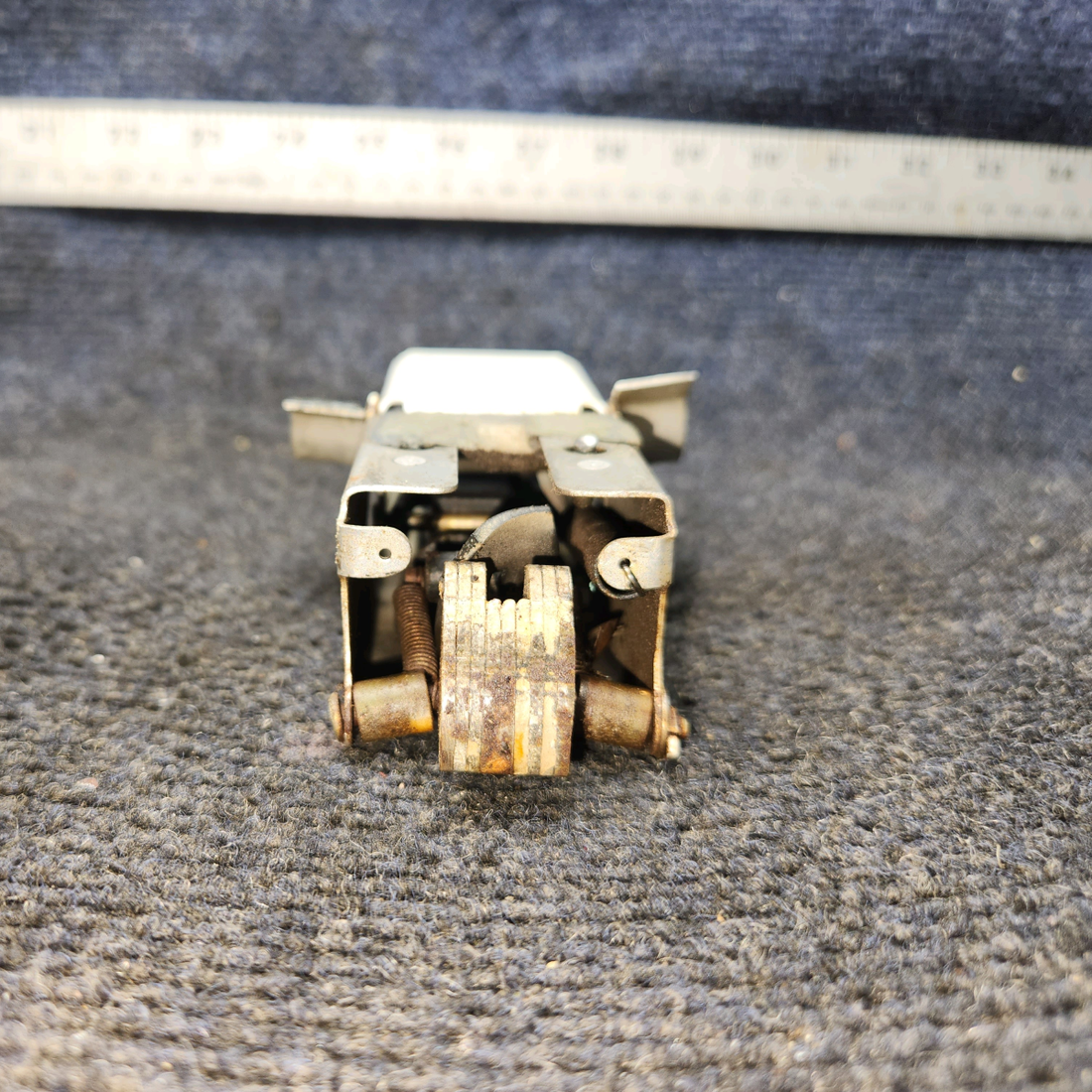 Used aircraft parts for sale, 68188-000 Piper Pa-28 Door Latch Assy