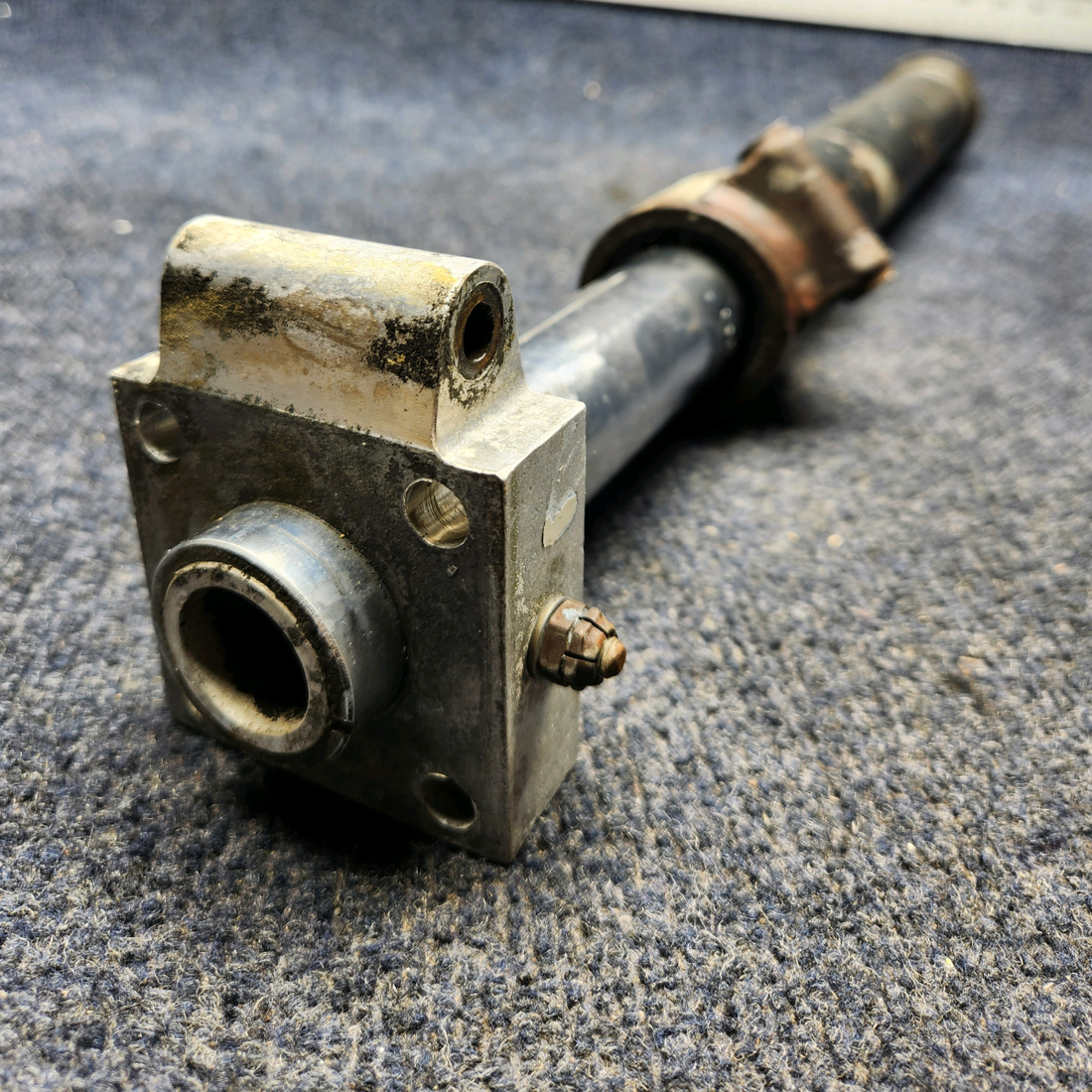Used aircraft parts for sale, 65010-003 PIPER PA28-140 NOSE WHEEL STRUT ASSY