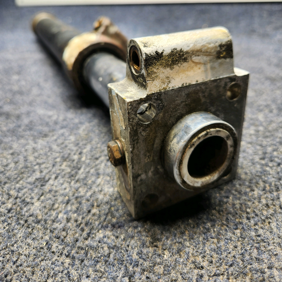 Used aircraft parts for sale, 65010-003 PIPER PA28-140 NOSE WHEEL STRUT ASSY