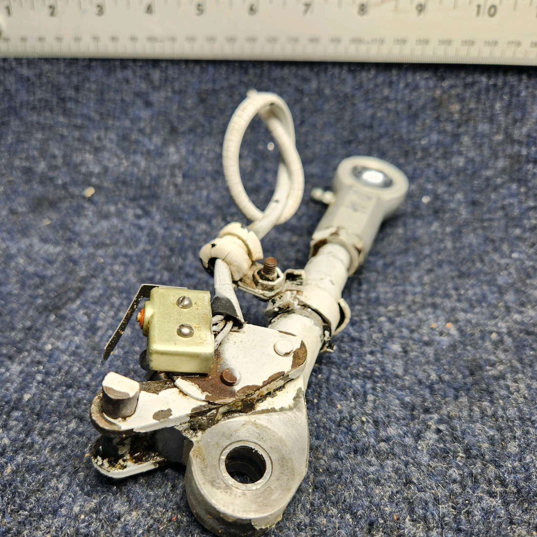 Used aircraft parts for sale, 67797-004 Piper PA32RT-300 LINK ASSEMBLY MAIN GEAR TRUSS RH W/ SWITCH (14-28V) RH