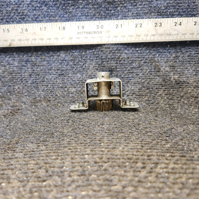 Used aircraft parts for sale, 0412066-1 cessna 150G Cabin Door Rotary Clutch Assy