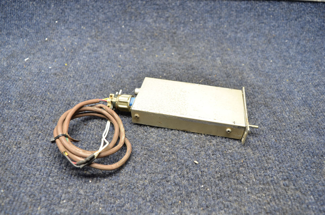 Used aircraft parts for sale 46150 PIPER PA28-140 AIRMARC MARKER BEACON INDICATOR WITH CONNECTOR