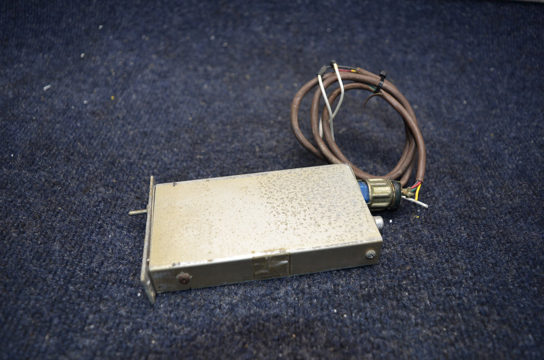 Used aircraft parts for sale 46150 PIPER PA28-140 AIRMARC MARKER BEACON INDICATOR WITH CONNECTOR
