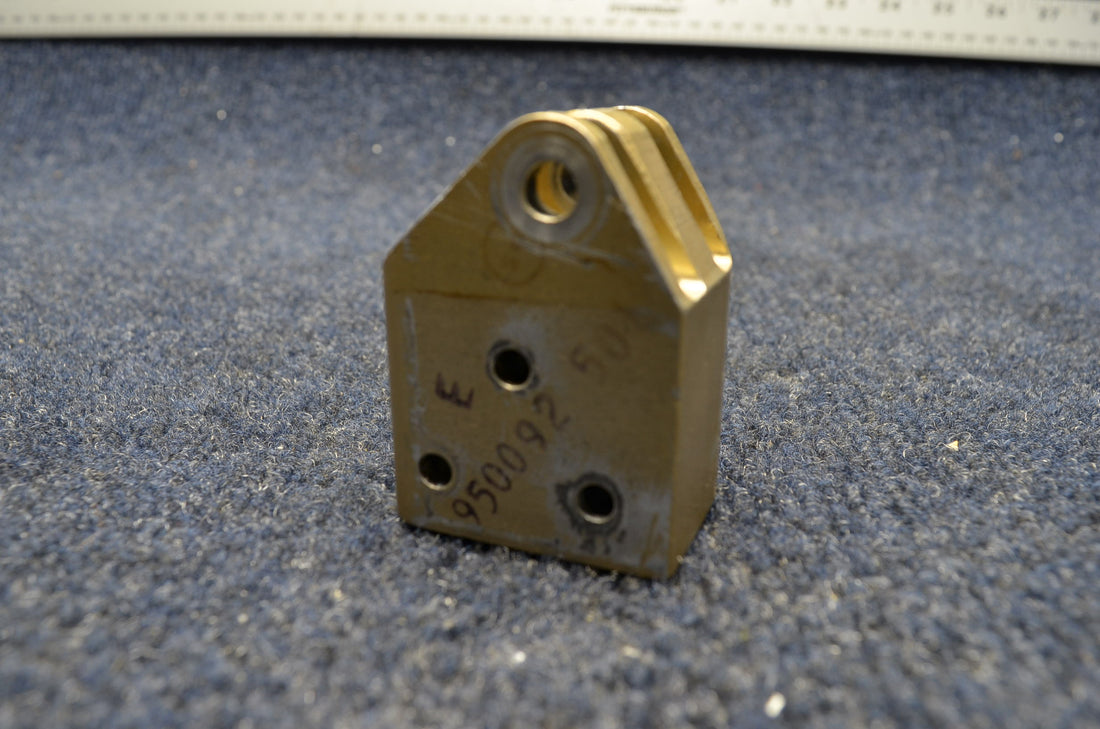 Used aircraft parts for sale 950092-501 MOONEY M20J LUG ACTUATOR ATTACH