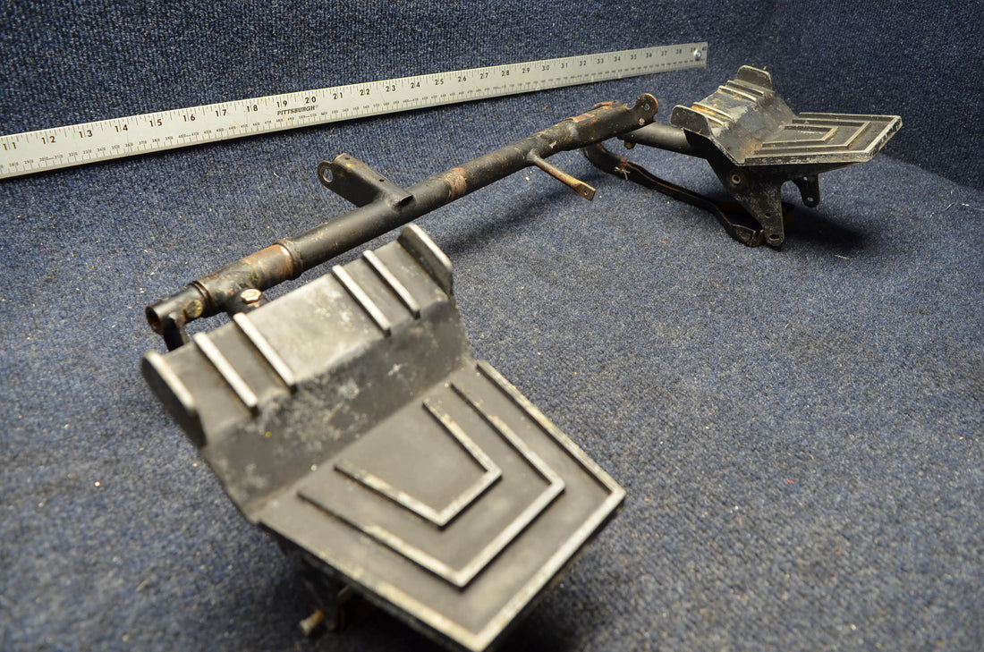 Used aircraft parts for sale 0411306-11 1460320-1 CESSNA C-150J PEDAL RUDDER/ BRAKE/ BAR
