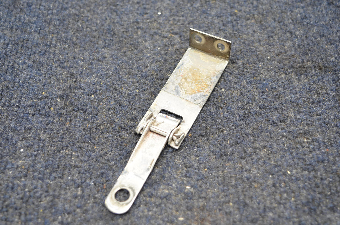 Used aircraft parts for sale 12723-000 PIPER PA28-140 FASTENER ENGINE COWL