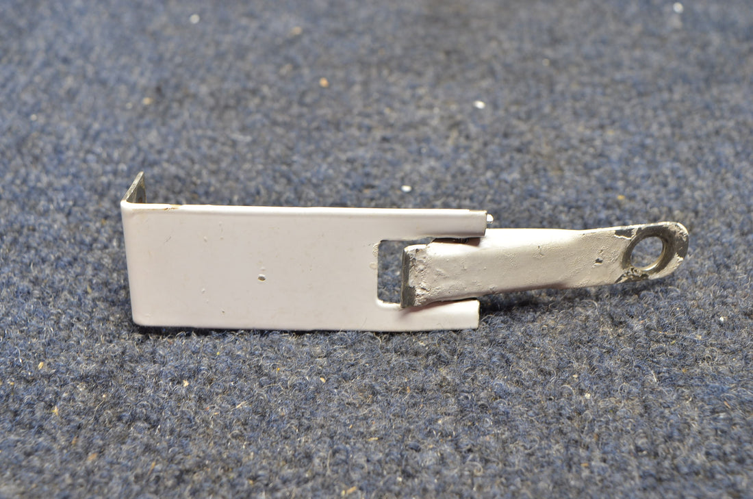 Used aircraft parts for sale 12723-000 PIPER PA28-140 FASTENER ENGINE COWL