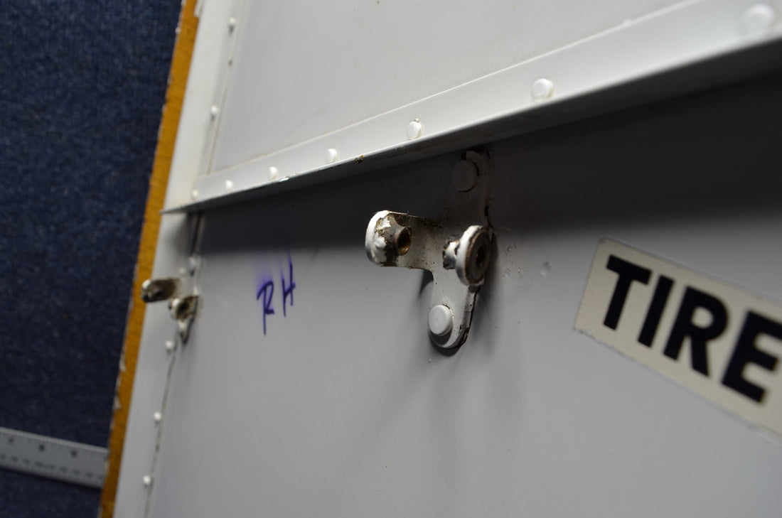 Used aircraft parts for sale 550065-502 MOONEY M20J DOOR MAIN LANDING GEAR RH RIGHT