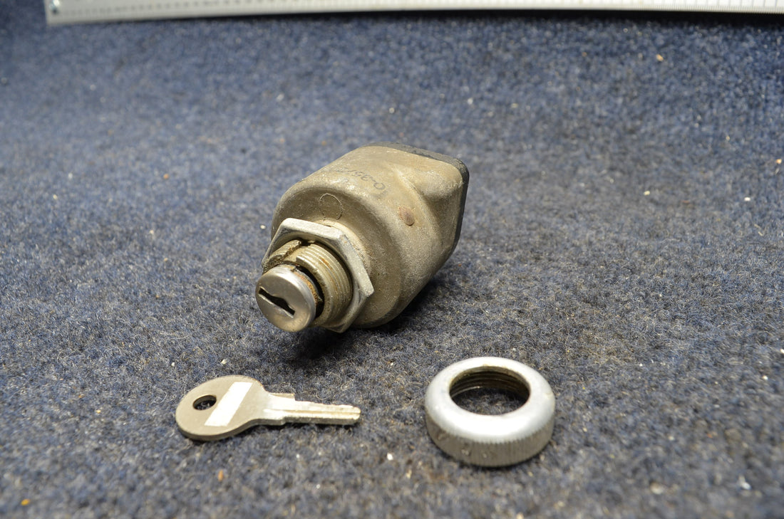 Used aircraft parts for sale 10-357290-1A AMERICAN GRUMMAN A1A BENDIX IGNITION SWITCH WITH KEY