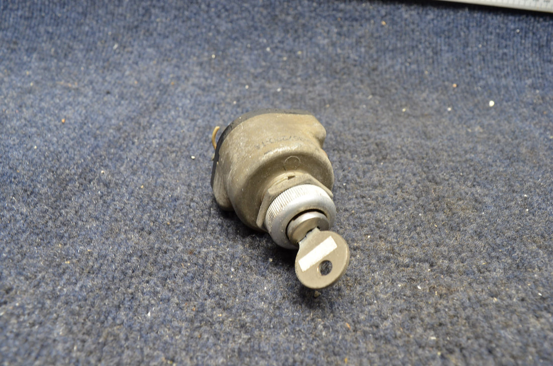 Used aircraft parts for sale 10-357290-1A AMERICAN GRUMMAN A1A BENDIX IGNITION SWITCH WITH KEY