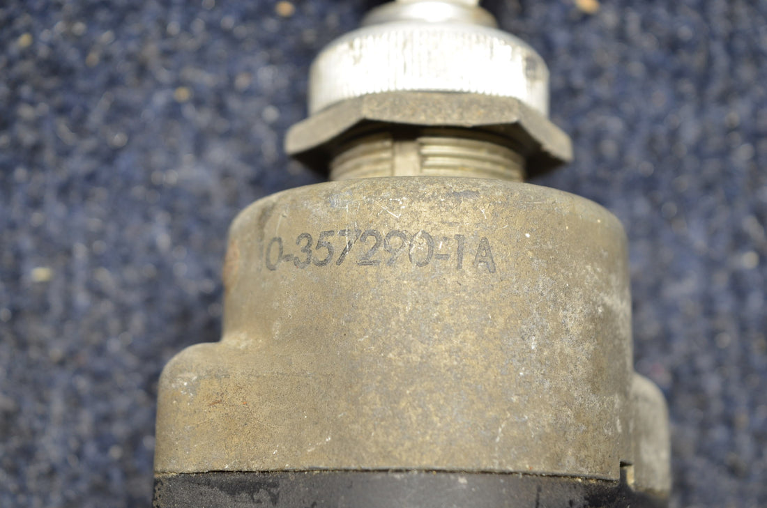 Used aircraft parts for sale 10-357290-1A AMERICAN GRUMMAN A1A BENDIX IGNITION SWITCH WITH KEY