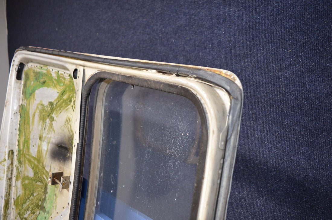 Used aircraft parts for sale 0413033-26 CESSNA C-150J DOOR ASSY CABIN RH