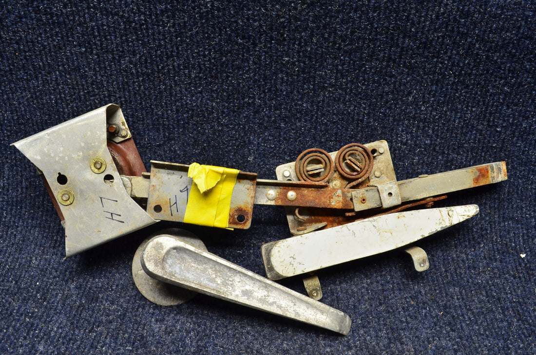 Used aircraft parts for sale 0711020-1,0711063-1  Cessna 180  Door Latch Assy w/ Bracket Shaft Handle LH