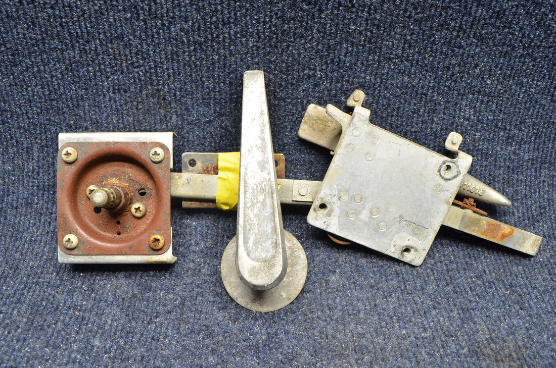 Used aircraft parts for sale 0711020-1,0711063-1  Cessna 180  Door Latch Assy w/ Bracket Shaft Handle LH