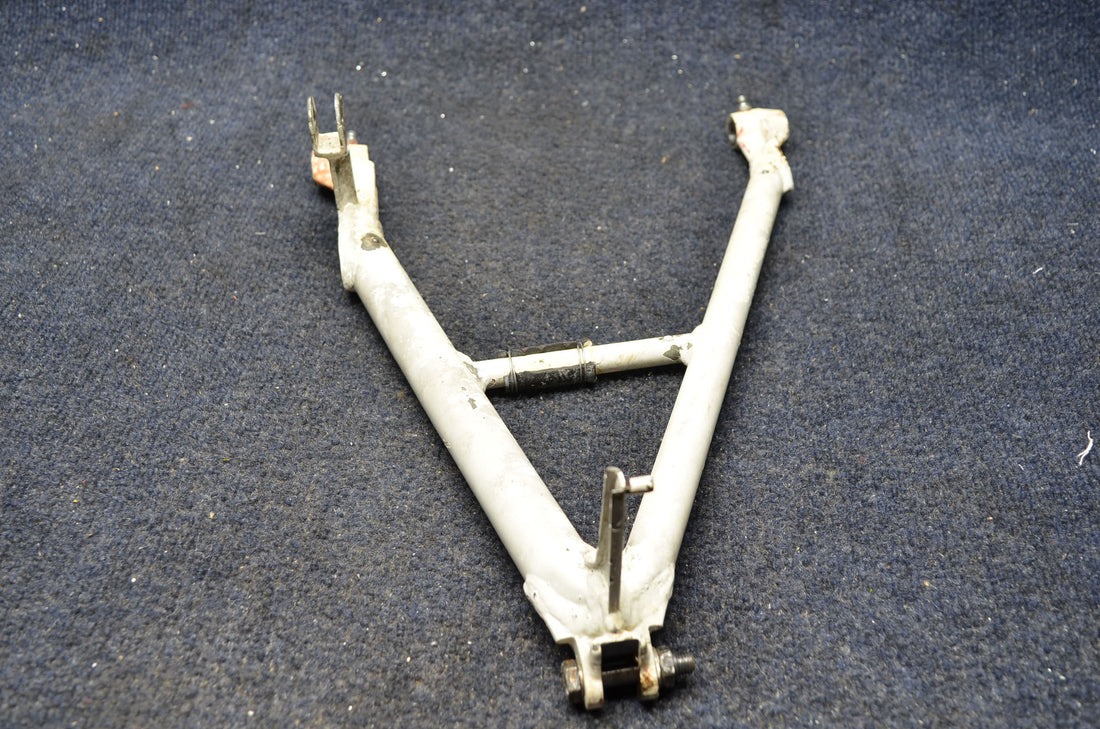 Used aircraft parts for sale 002-820016-31 BEECHCRAFT 95-B55 BRASE ASSY NOSE GEAR AFT DRAG
