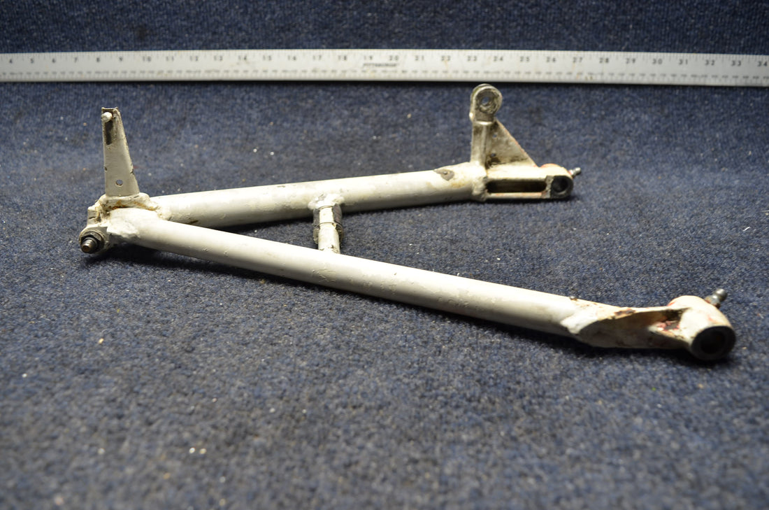 Used aircraft parts for sale 002-820016-31 BEECHCRAFT 95-B55 BRASE ASSY NOSE GEAR AFT DRAG
