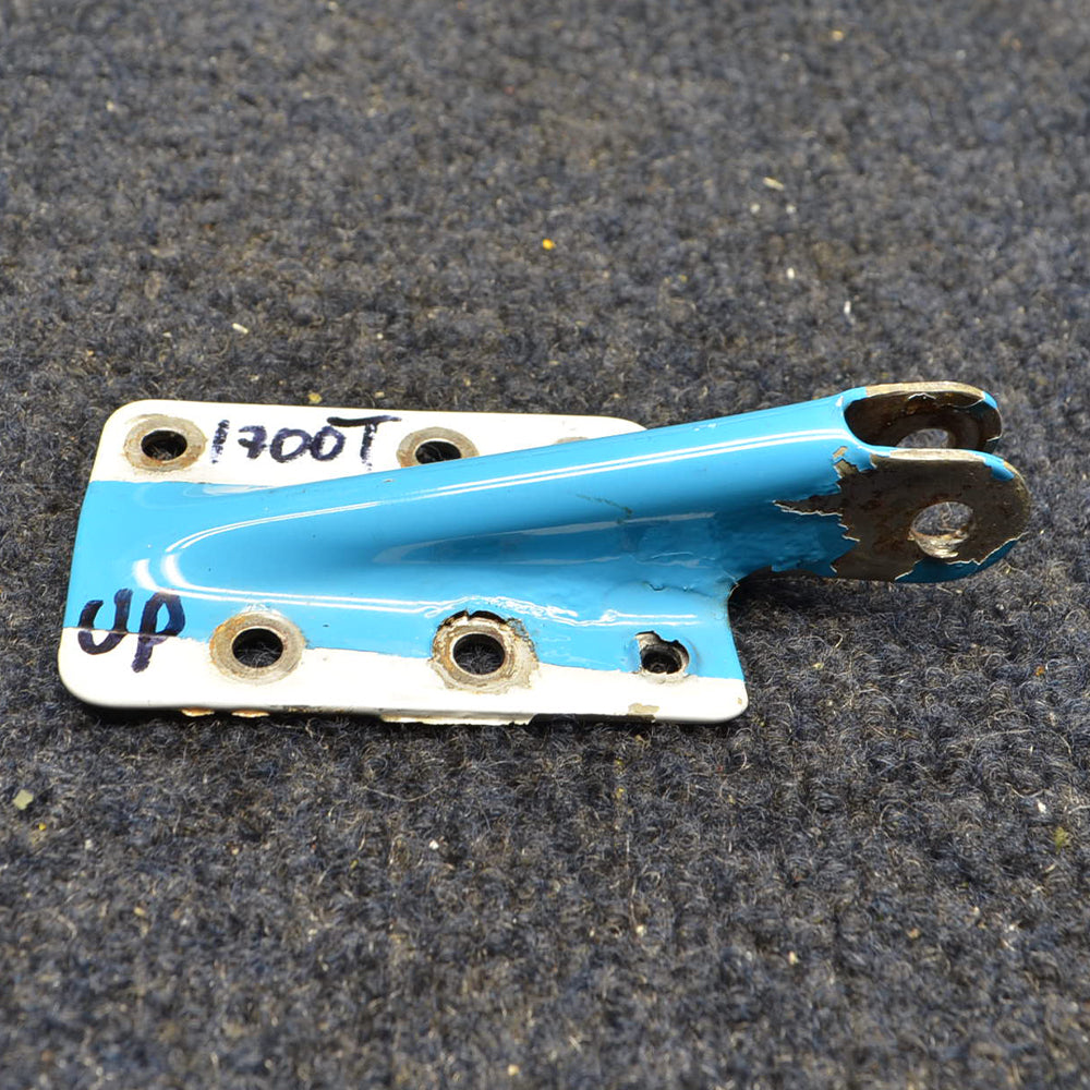 Used aircraft parts for sale 66913-000 PIPER PA-28-140  TOP HINGE CABIN DOOR