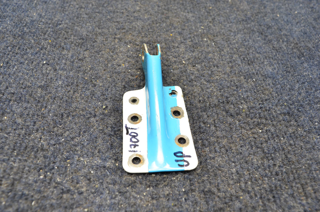 Used aircraft parts for sale 66913-000 PIPER PA-28-140  TOP HINGE CABIN DOOR