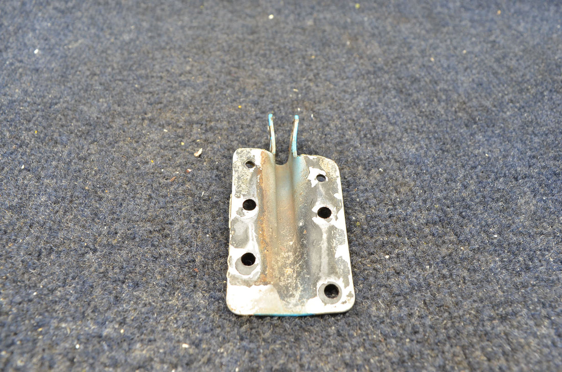 Used aircraft parts for sale 66913-000 PIPER PA-28-140  TOP HINGE CABIN DOOR