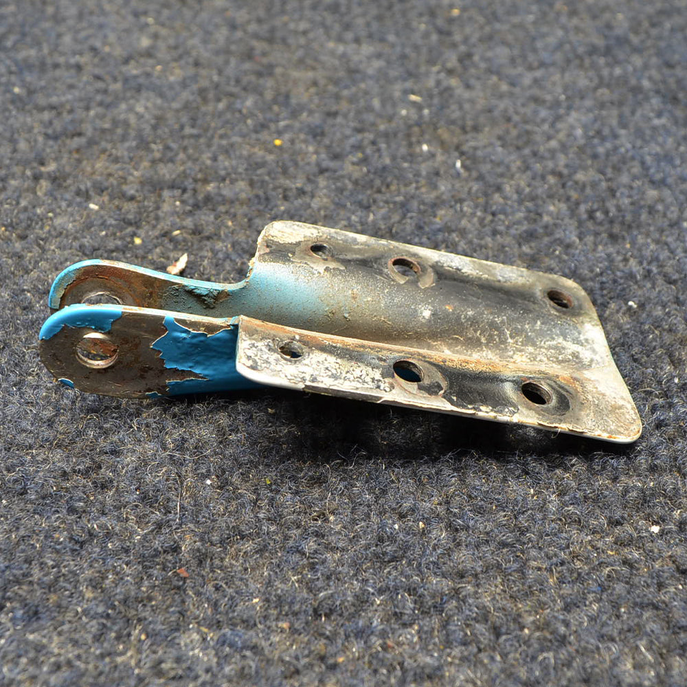 Used aircraft parts for sale 66913-000 PIPER PA-28-140  TOP HINGE CABIN DOOR