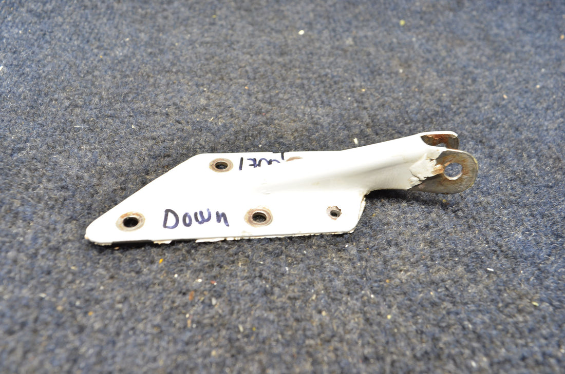 Used aircraft parts for sale 66914-000 PIPER PA-28-140 BOTTOM HINGE CABIN DOOR