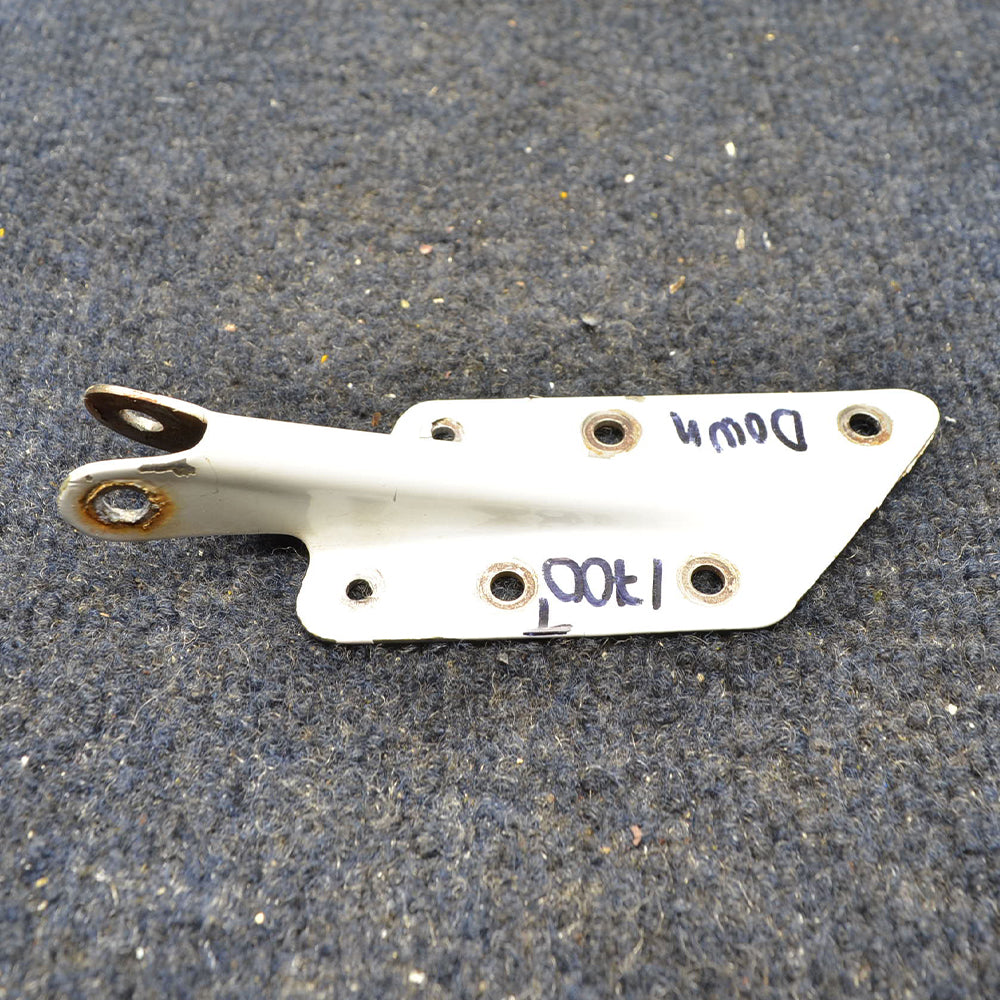 Used aircraft parts for sale 66914-000 PIPER PA-28-140 BOTTOM HINGE CABIN DOOR