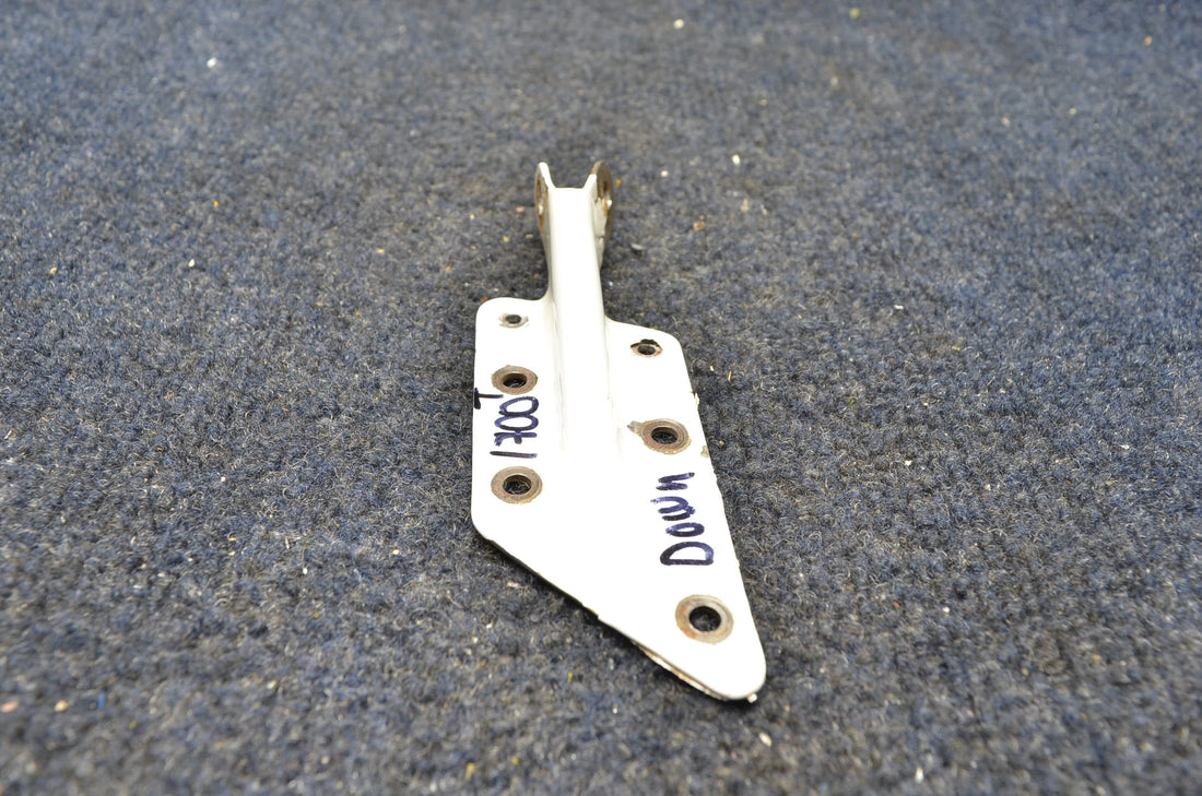 Used aircraft parts for sale 66914-000 PIPER PA-28-140 BOTTOM HINGE CABIN DOOR