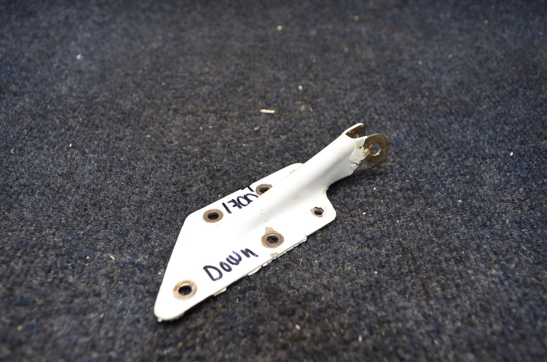 Used aircraft parts for sale 66914-000 PIPER PA-28-140 BOTTOM HINGE CABIN DOOR