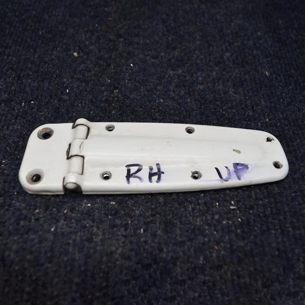 Used aircraft parts for sale 0413426-4 CESSNA C-150J HINGE ASSY LH LOWER/ RH UPPER.