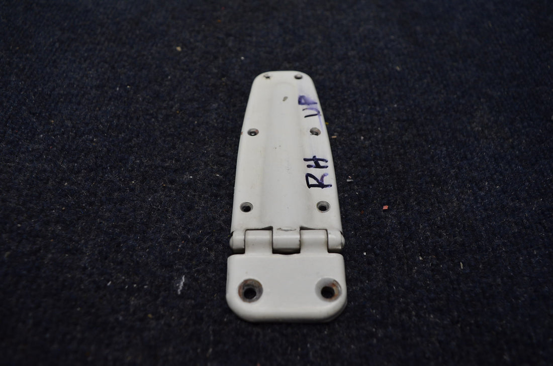 Used aircraft parts for sale 0413426-4 CESSNA C-150J HINGE ASSY LH LOWER/ RH UPPER.